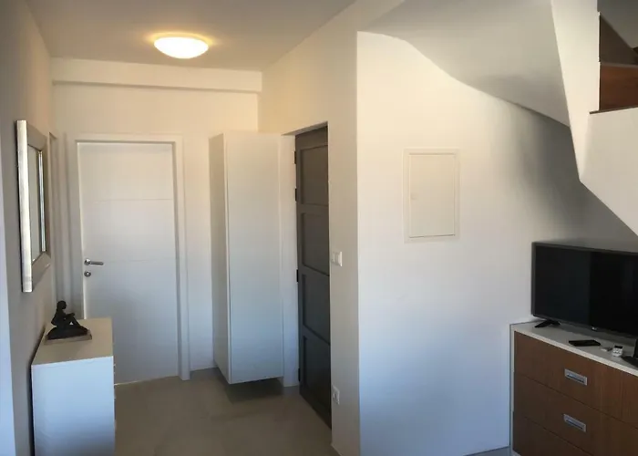 アパート Second-home Ražanj